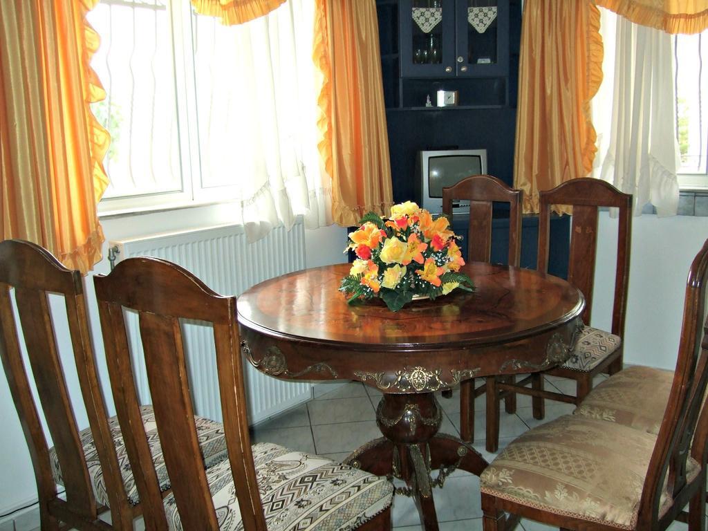 Kristallia Rooms โมนาสติรากี ภายนอก รูปภาพ