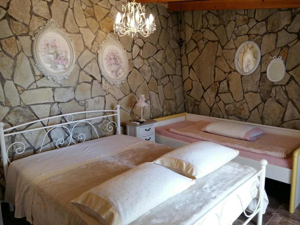 Kristallia Rooms โมนาสติรากี ภายนอก รูปภาพ